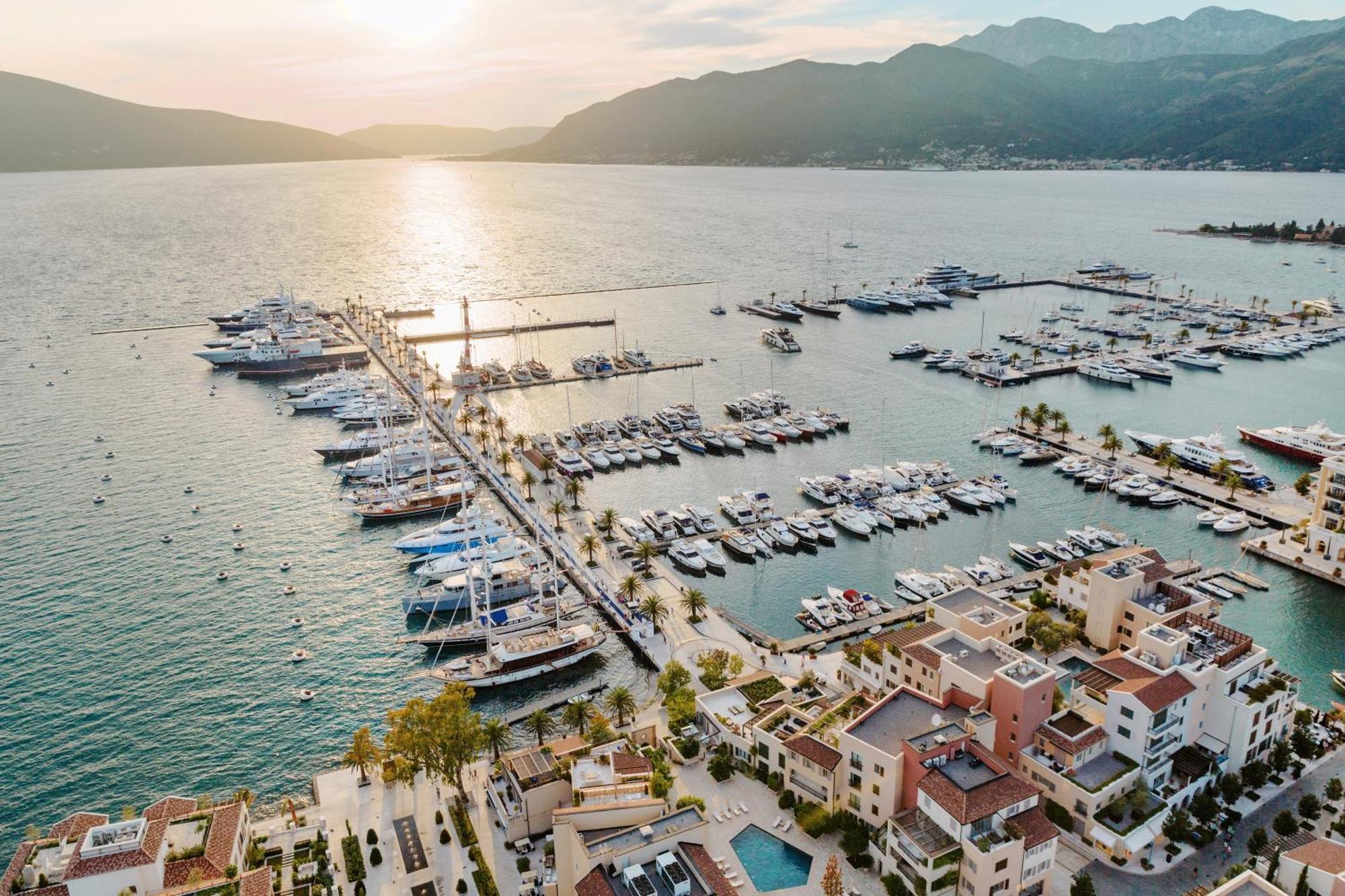 Fides Stylish Apartments Tivat With Pool Εξωτερικό φωτογραφία